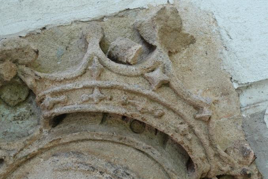 A jobb oldali korona a restaurálás előtt