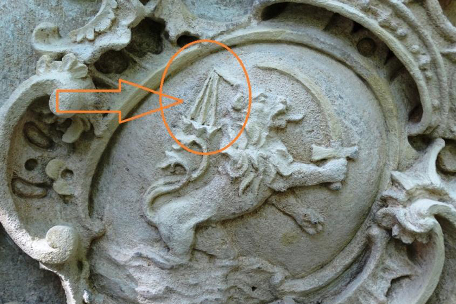 A vízben gázló oroszlán a korbáccsal