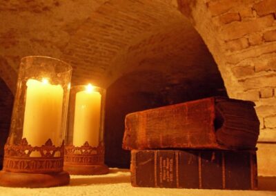 Gyertyafény a kastély pincéjében